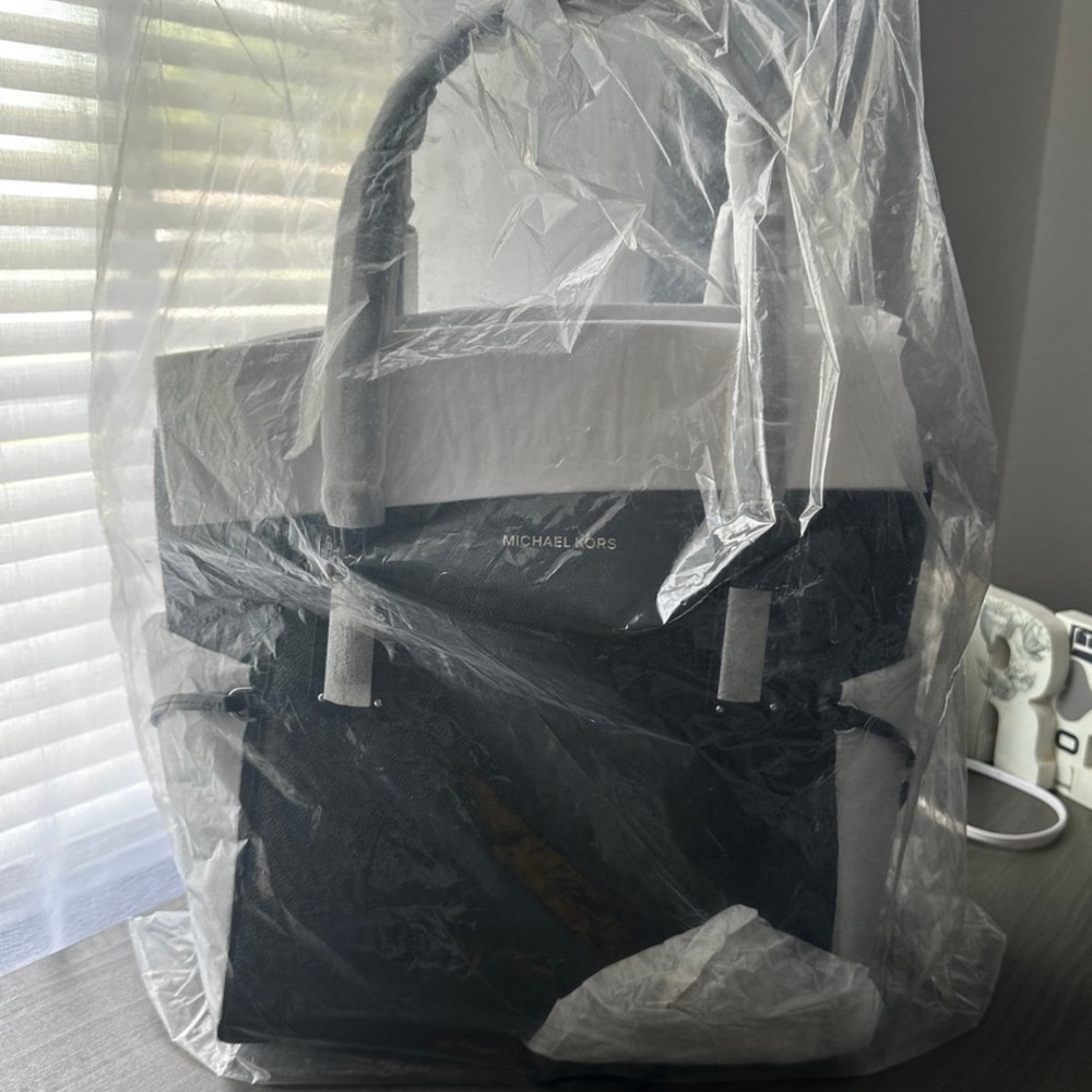 Brand new Michael Kors hand bag.